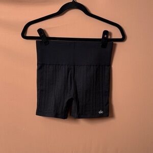 ALO Yoga Women's Black Textured Bike Shorts NWOT